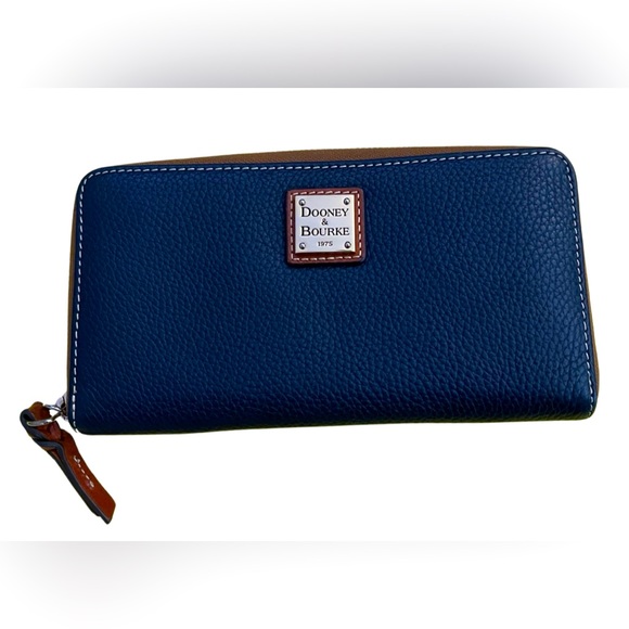 Pebble Grain Large Zip Around Wristlet blue - Picture 1 of 3
